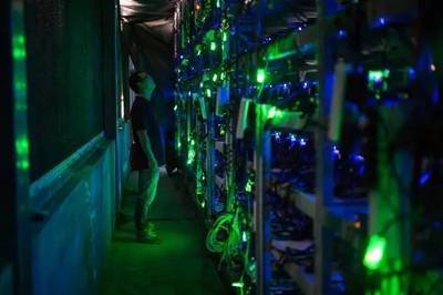 Large-scale mining farm hosting multiple mining machines