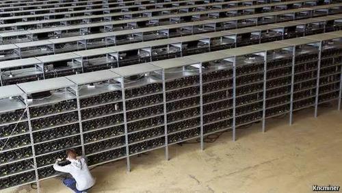 High-performance mining rig operating efficiently in a mining farm